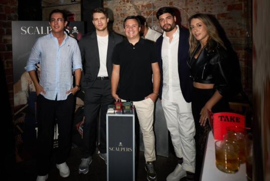 Scalpers presenta su línea de fragancias inspiradas en el rock de los ‘70