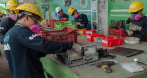 Navidad sostenible: 5 consejos para reciclar correctamente tus RAEE en esta temporada