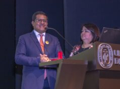 Merecido reconocimiento como embajador de los Premios+50 Emprende Perú a Caja Huancayo