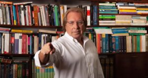 Alcalde de La Molina es mismo Grinch. Adultos mayores reclaman que Diego Uceda los trata con desdén