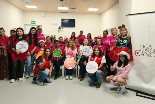 Fundación A Puro Pecho organizó chocolatada navideña para mujeres del Club de la Mama del INEN