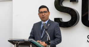 El Dr. Vicente Espinoza Santillán asume funciones como superintendente de la Sunedu