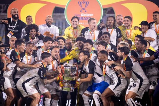 Corinthuans con André Carrillo se proclamó campeón de la Copa Brasil al vencer a Vasco da Gama 2-1