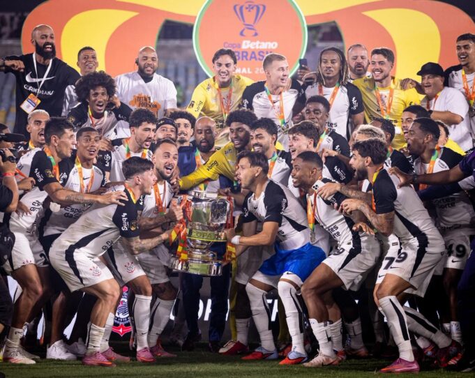 Corinthians con André Carrillo se proclamó campeón de la Copa Brasil al vencer a Vasco da Gama 2-1