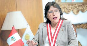 Delia Espinoza pierde nuevamente la razón y amenaza al Poder Judicial