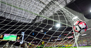 ¿Quién merece ser el mejor jugador de la liga peruana según goles y estadísticas?