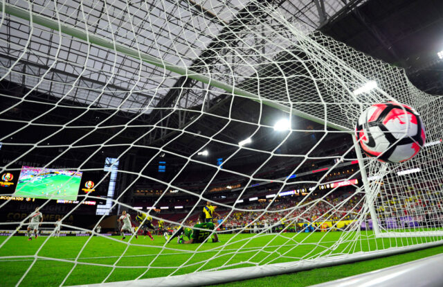 ¿Quién merece ser el mejor jugador de la liga peruana según goles y estadísticas?