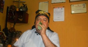 Maestro Jacobo Reyes Paredes: No muestra y enseña la verdadera ‘Lectura de hoja de coca'(VIDEO)