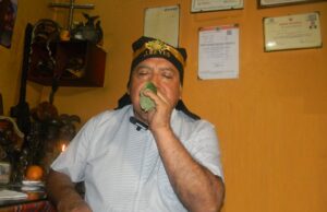 Maestro Jacobo Reyes Paredes: No muestra y enseña la verdadera ‘Lectura de hoja de coca'(VIDEO)