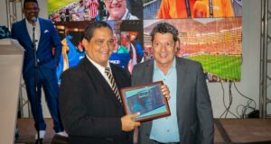 Periodista Ricardo Bello fue premiado como el mejor del año 2025