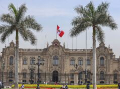 La mayoría de peruanos sigue sin definir por quién votar. Encuesta Nacional de IMASOLU revela tendencias electorales en Perú
