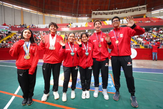 Ministro de Educación supervisa servicios educativos y promueve el deporte formativo en La Libertad