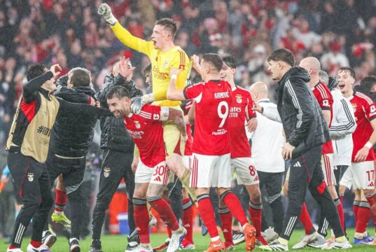 Real Madrid jugará el Repechaje de la Champions League al caer con Benfica 4-2