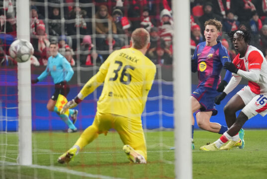 Barcelona goleó al Slavia Praga 4-2 de visitante pero aún no clasifica directo a octavos de Champions