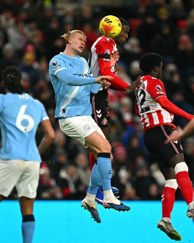 Manchester City dejó dos puntos valiosos en su visita al Sunderland (0-0) y quedó a cuatro del líder Arsenal