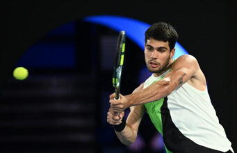 Carlos Alcaraz venció al local De Miñaur y está en semifinales del Abierto de Australia