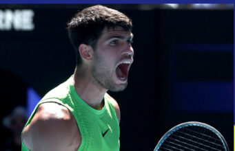 Carlos Alcaraz celebró su partido número 100 de Grand Slam con triunfo en el Open de Australia