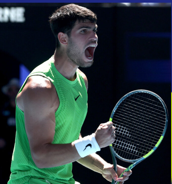 Carlos Alcaraz celebró su partido número 100 de Grand Slam con triunfo en el Open de Australia