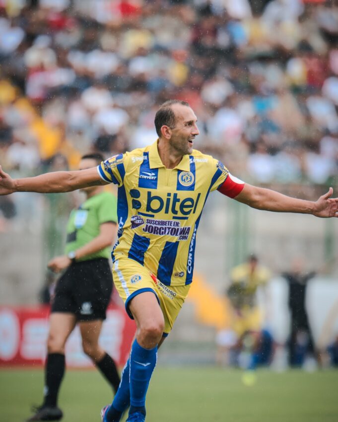 Juan Pablo II y FC Cajamarca empataron 3-3 en Chongoyape, anotando Cueva y Barcos