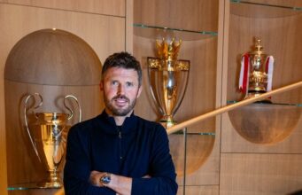 Manchester United designó a Michael Carrick como técnico hasta final de temporada