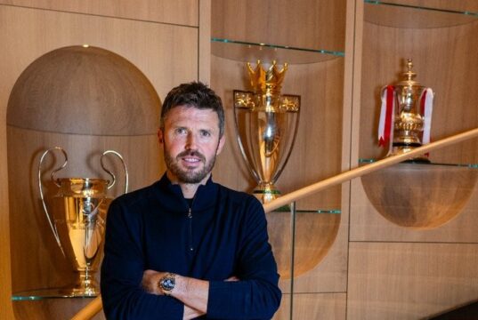 Manchester United designó a Michael Carrick como técnico hasta final de temporada