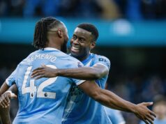 Manchester City ganó al Wolves 2-0 y se acerca al líder Arsenal que juega el domingo con el United