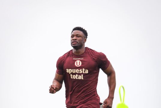 Sekou Gassama entrenó ayer por primera vez con su nuevo club Universitario en Campo Mar