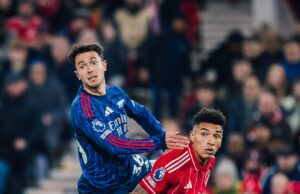 Líder Arsenal igualó ante Nottingham Forest 0-0 y sacó siete de ventaja al Manchester City