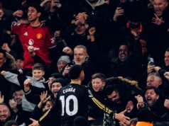 Manchester United le ganó de visita al líder de la Premier League Arsenal por 3-2