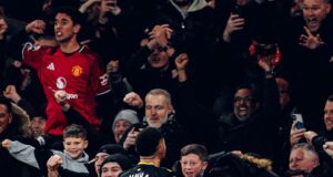 Manchester United le ganó de visita al líder de la Premier League Arsenal por 3-2