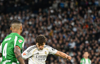 Real Madrid goleó al Real Betis 5-1 y sigue de escolta del puntero Barcelona en Liga de España