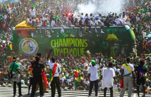 Senegal aclama a sus campeones de la Copa Africana de Naciones recibiéndolos como héroes