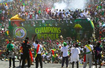 Senegal aclama a sus campeones de la Copa Africana de Naciones recibiéndolos como héroes