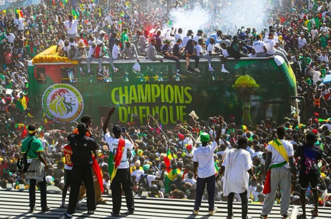 Senegal aclama a sus campeones de la Copa Africana de Naciones recibiéndolos como héroes