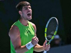 Alcaraz remonta un duro comienzo y pasó a tercera ronda del Abierto de Australia