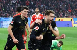 Bayern Múnich cayó de local ante el Augsburgo 2-1 pero sigue de líder en la Bundesliga