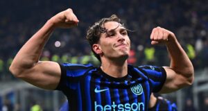 Inter de Milán le ganó al Lecce 1-0 y sacó seis puntos al Napóles que igualó con Parma 0-0