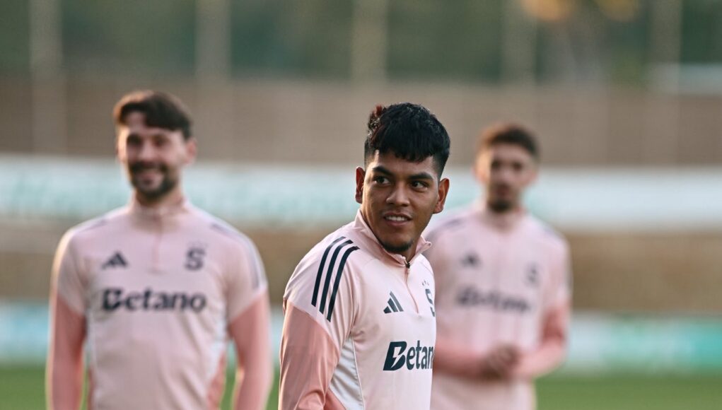 Joao Grimaldo inició trabajos de Pretemporada con su nuevo club Sparta Praga en sur de España