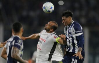 Casrlos Silvestri tecnico del FC Cajamarca confirmó que Hernán Barcos jugará por su equipo