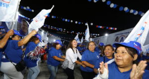 Roxana Ari inaugura local de campaña más grande de Lima Norte con APP.