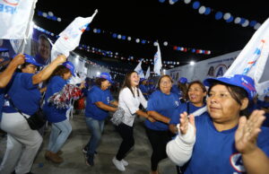 Roxana Ari inaugura local de campaña más grande de Lima Norte con APP.