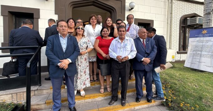 Doctora Delia Espinoza Valenzuela inscribió oficialmente su candidatura al CAL (VIDEO)