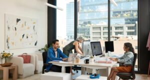 La presencialidad laboral se redefine en Perú: cómo las empresas están reorganizando sus oficinas