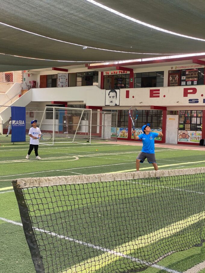 Gran labor social: Tenis gratuito en Musa y Manchay