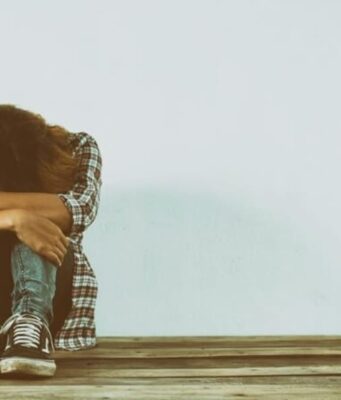 SALUD MENTAL EN CRISIS: DEFENSORÍA DEL PUEBLO ADVIERTE RECORTE PRESUPUESTAL PESE AL AUMENTO DE CASOS DE DEPRESIÓN