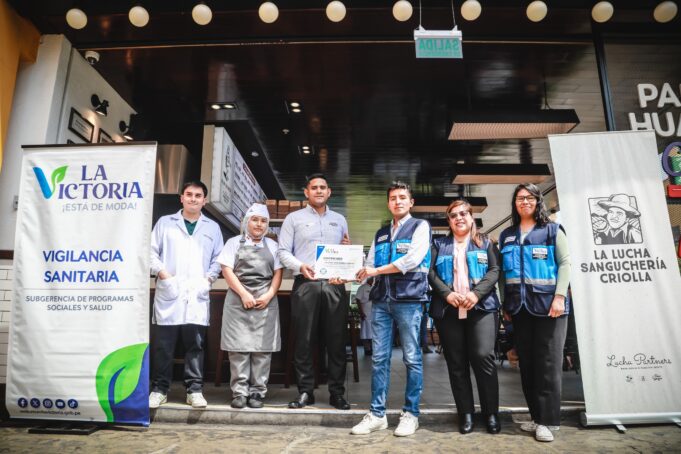 LA VICTORIA: ‘LA LUCHA’ SANGUCHERÍA CRIOLLA RECIBE IMPORTANTE CERTIFICACIÓN POR CUMPLIR CON LAS BUENA PRÁCTICAS SANITARIAS