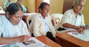 Midis ofrecerá clases de alfabetización gratuitas para adultos mayores en 4 Tambos de la región San Martín desde febrero próximo