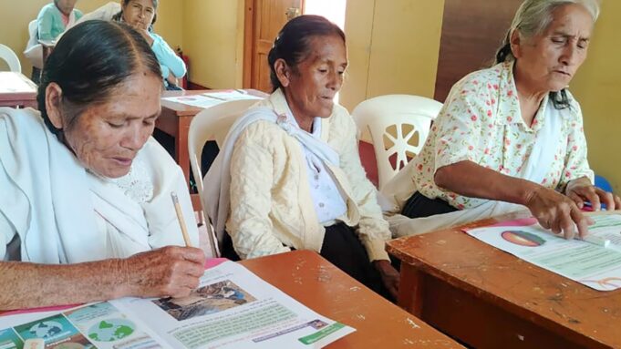 Midis ofrecerá clases de alfabetización gratuitas para adultos mayores en 4 Tambos de la región San Martín desde febrero próximo