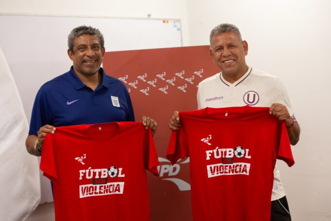 FIGURAS DE ALIANZA LIMA Y UNIVERSITARIO SE PONEN LA CAMISETA DE “FÚTBOL SIN VIOLENCIA” QUE IMPULSA EL IPD