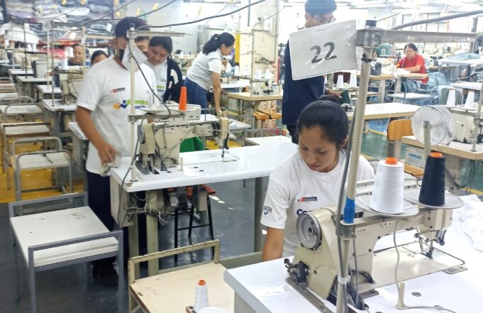 Capacitación gratuita abre puertas al empleo formal para jóvenes en situación de vulnerabilidadPrograma del MTPE permitió la contratación de jóvenes capacitados en el rubro textil.
